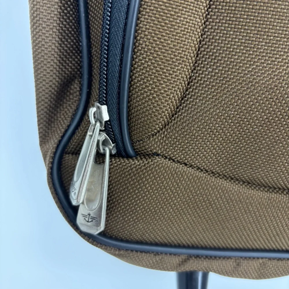 Dockers Small Size Carry On Travel Bag Brown Removable Shoulder Strap Zip Pocket